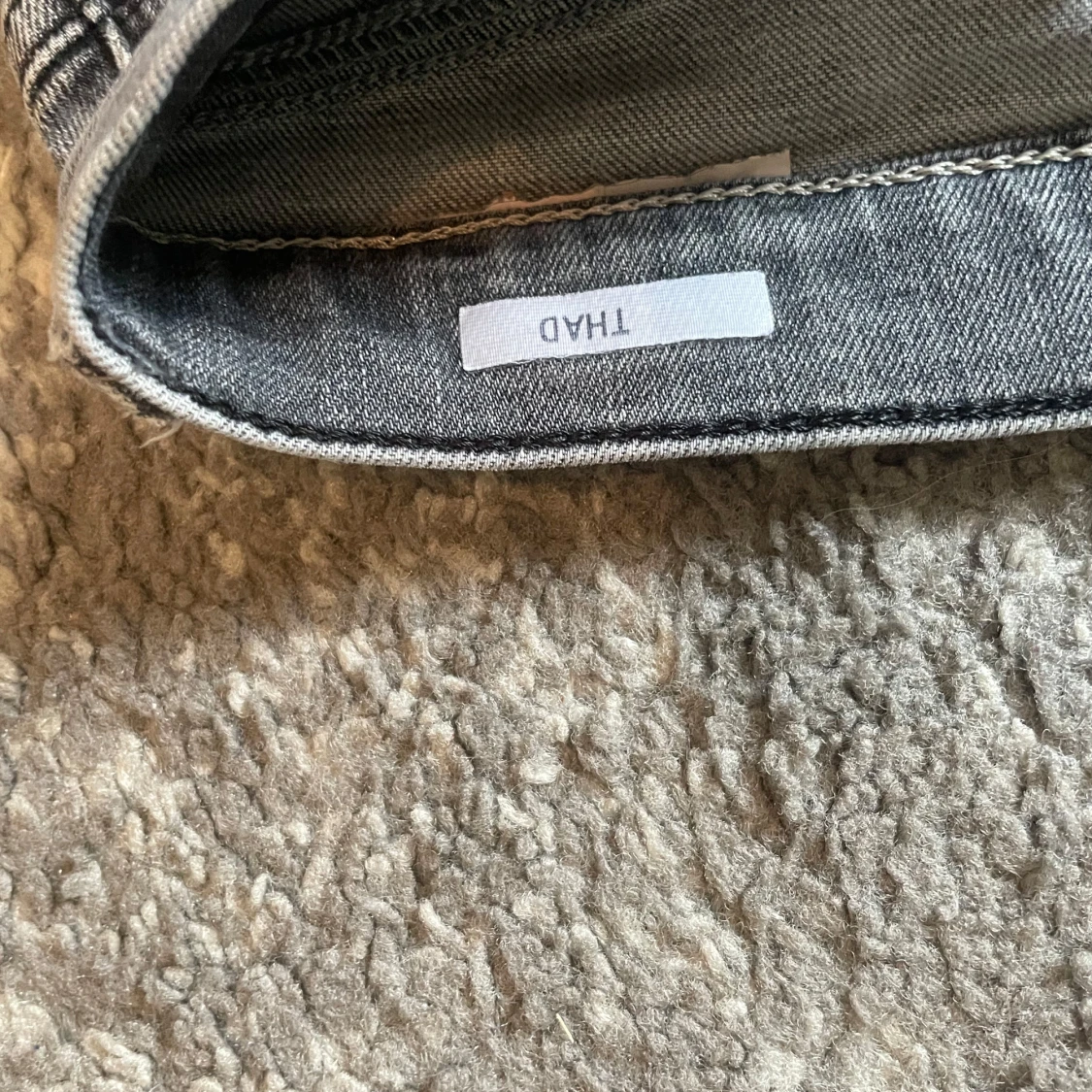 Grå jeans från Replay.  - 3