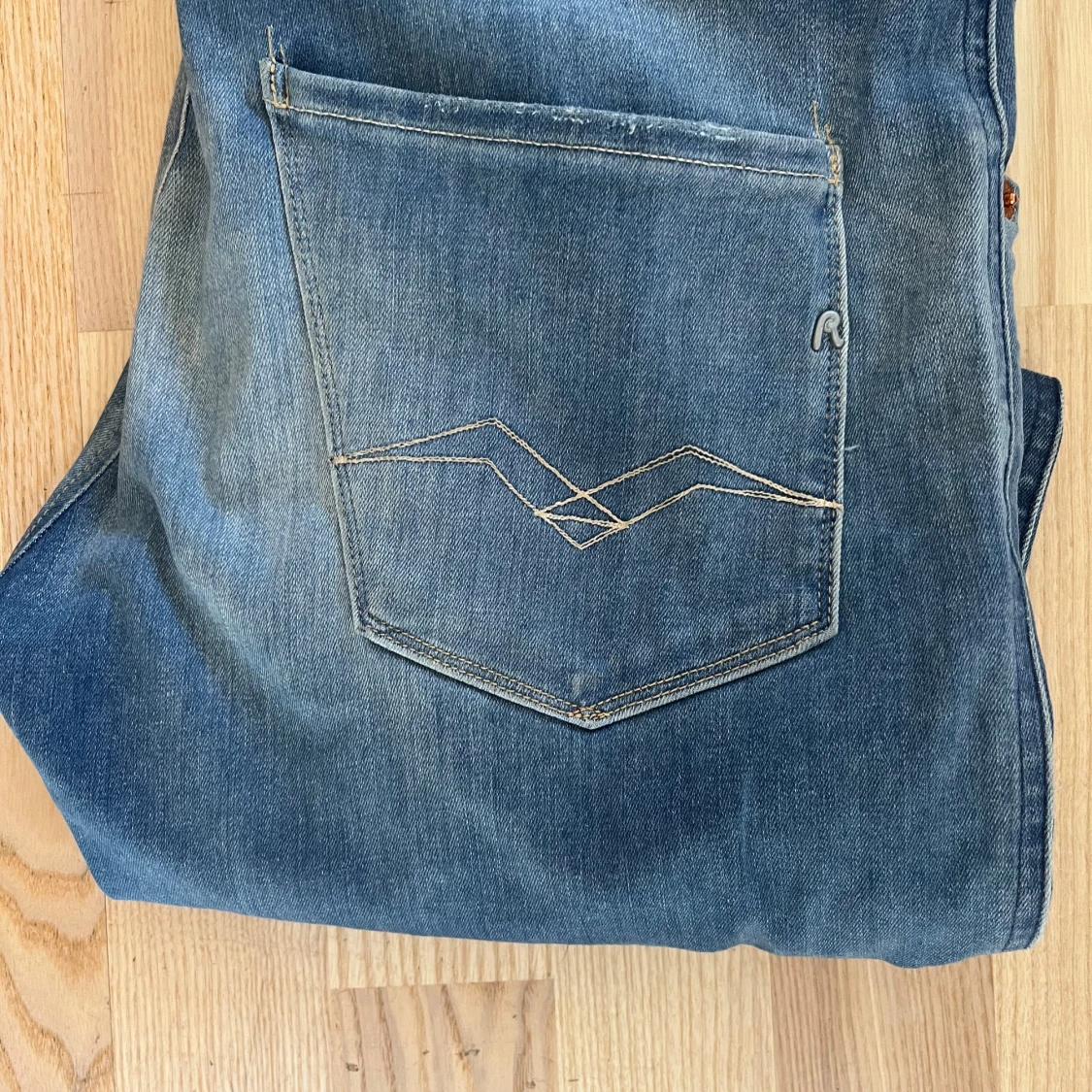 Blå jeansbyxor från Replay