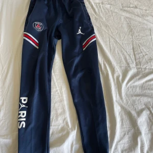 Blå psg byxor  - Blå psg byxor storlek 140 bra skick pris kan diskuteras 