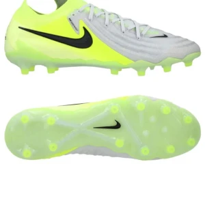 Nike Phantom GX II Elite AG-Pro Mad - Snygga fotbollsskor från Nike i modellen Phantom GX II Elite AG-Pro Mad. Skorna har en grå och neongul färgkombination med svarta detaljer och snörning. Perfekta för konstgräsplaner med sin avancerade dobbsystem. Har en sliten påse till skon som jag kan skicka med om köparen vill och även skokartong men den är som ny:). Skon har använts kanske under 3 veckor på konstgräs men den är inte defekt på något vis. 3249 kr ny pris.