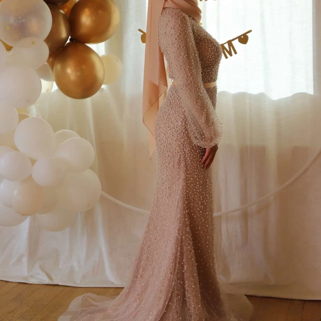 Champagnefärgad långklänning med pärlor - 2