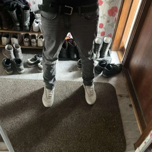 Air Max 90 - Typ helt oanvända köptes i sommar , inte direkt min stil storlek 43, byten kan vara intressant annars 800 kr 