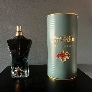Le Beau Le Parfum från Jean Paul Gaultier - Säljer jpg le beau le parfum, ungerfär 105ml kvar pris kan diskuteras.
