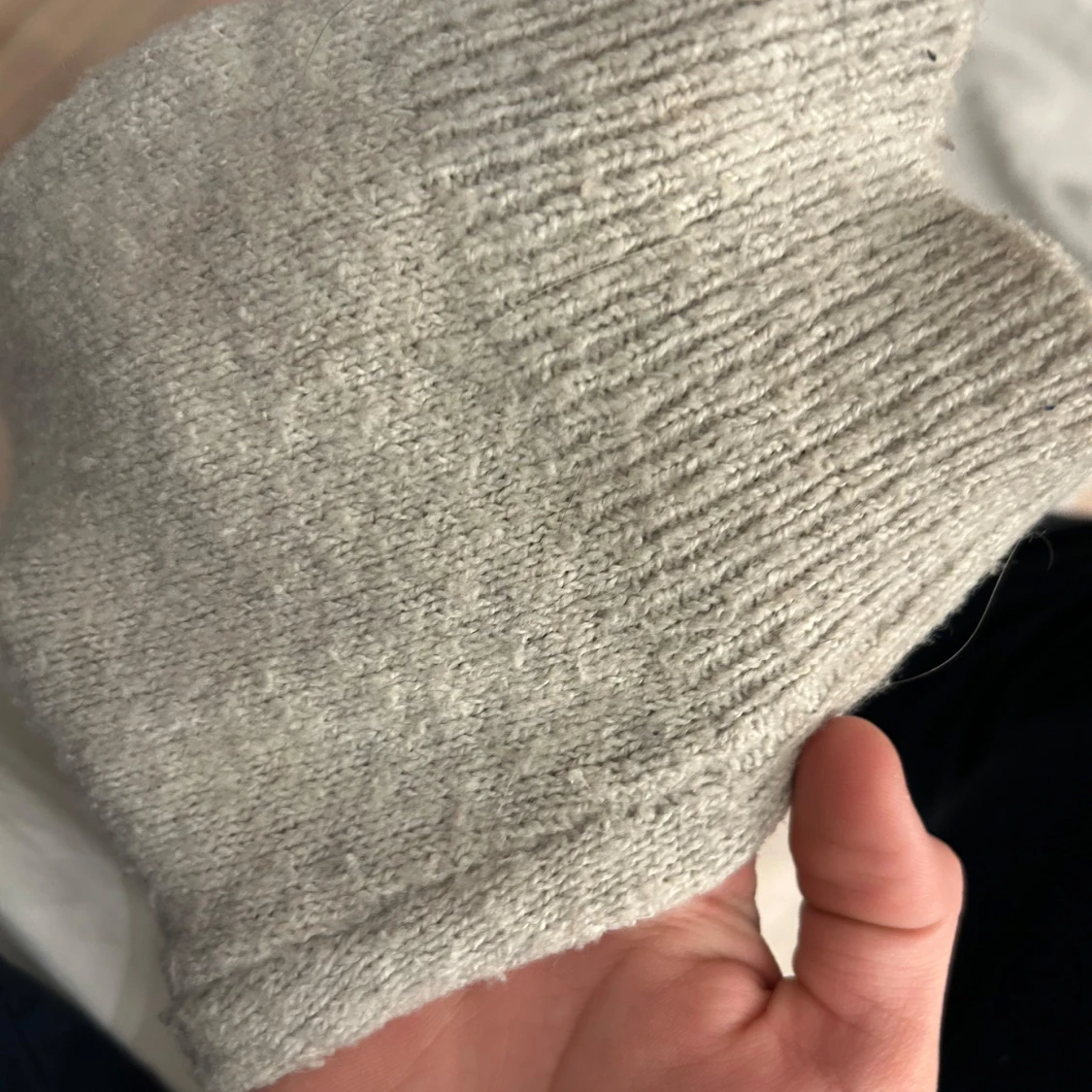 Grå stickad tröja från Gina Tricot - 1