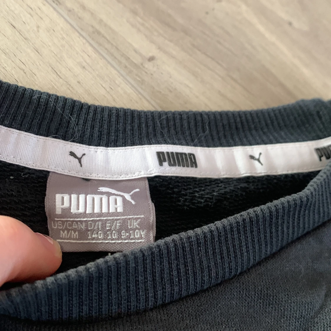 Grå och svart långärmad tröja från Puma - 1