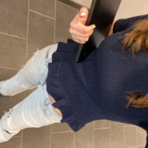 Marinblå T-shirt  - Jätte fin marinblå tröja som Gina Young i storlek 158/164 men jag brukar har storlek t xs-s och den passar jätte bra !! 💕