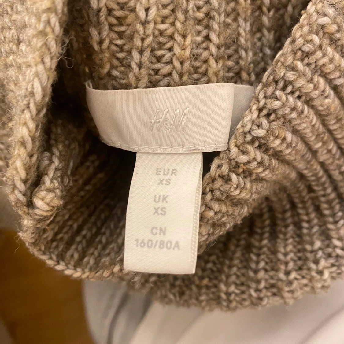 Beige stickad tröja från H&M - 2