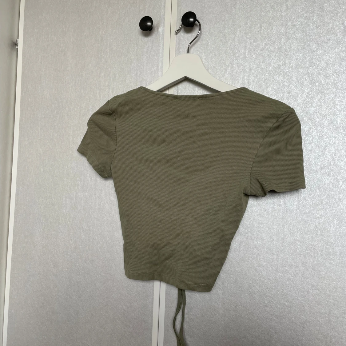 Olivgrön ribbad topp från Zara - 3