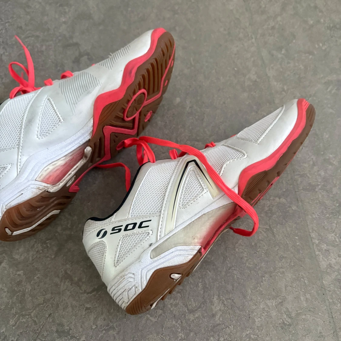 Vita sneakers från SOC - 1