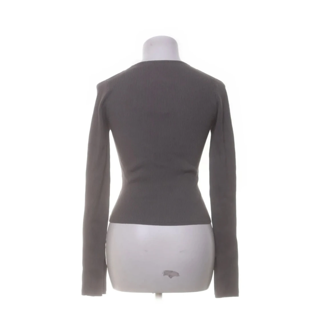 Grå ribbad topp med hål i axlarna från Zara - 1