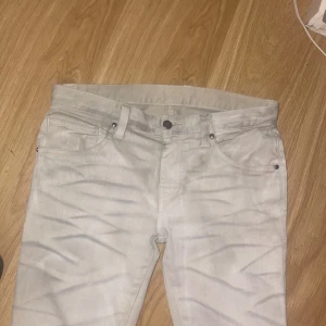 Tornado Mart Straight - midja:40cm outseam:100cm. säljer då jag tydligen inte passar i dessa jeans :(
