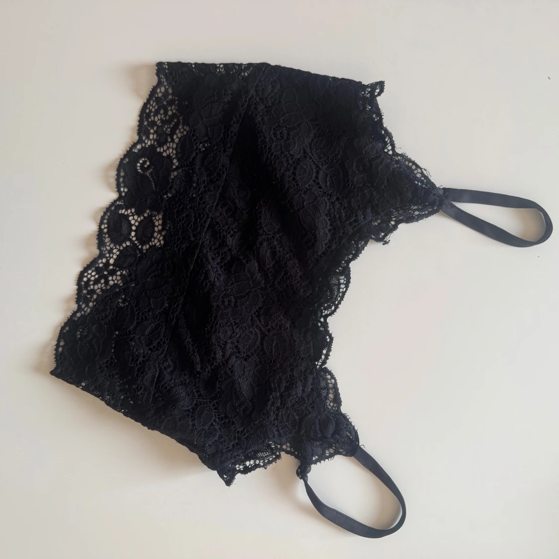 Svart spetsig linnetopp 