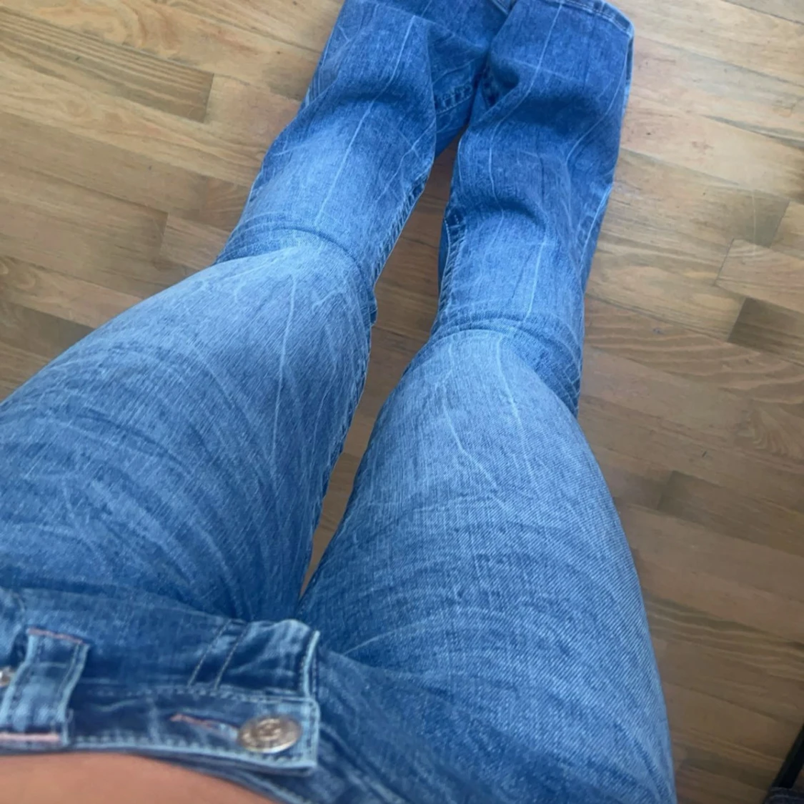 Blå bootcut jeans från True Religion - 2