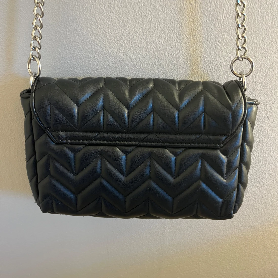 Svart axelväska  - 1