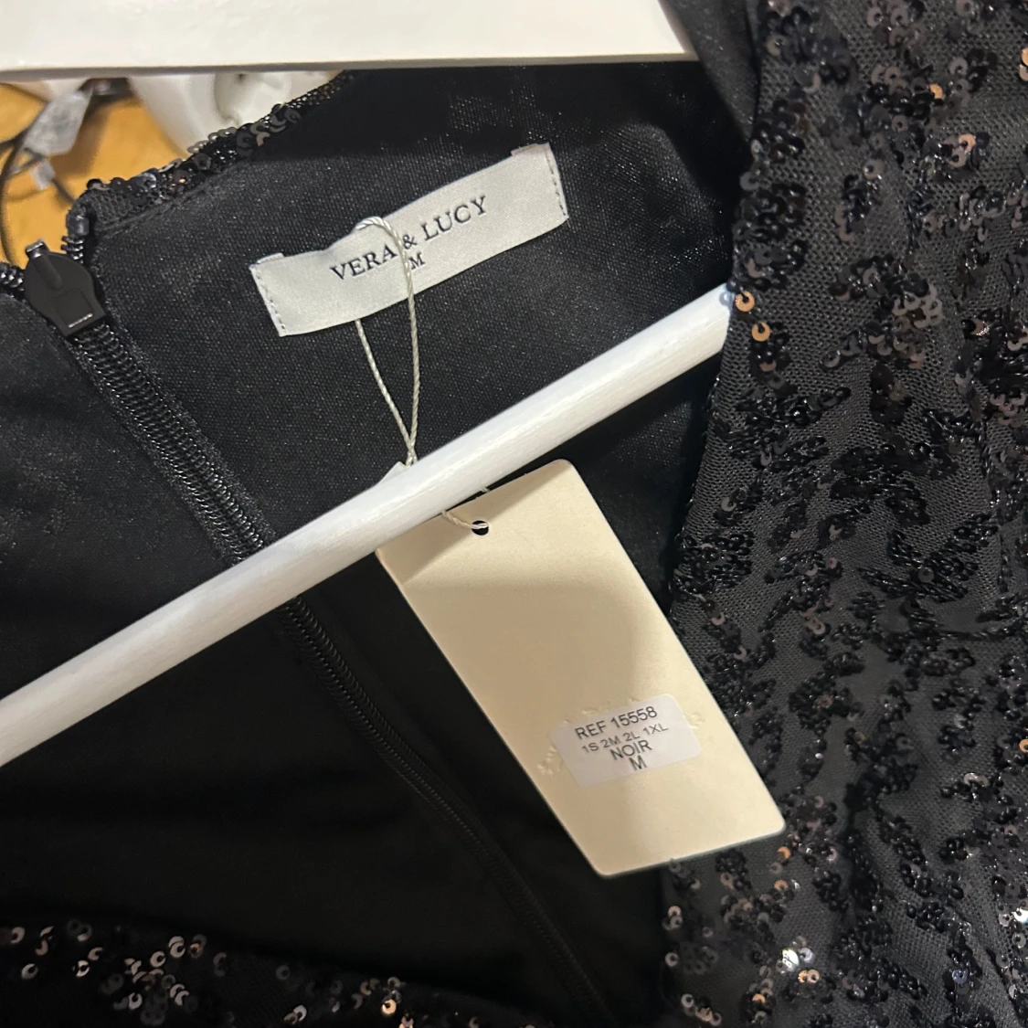 Svart paljettklänning från Vera & Lucy - 2