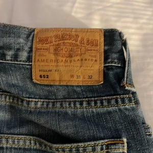Blå jeans från John T. Resson & Son - De är i bra skick men använda 