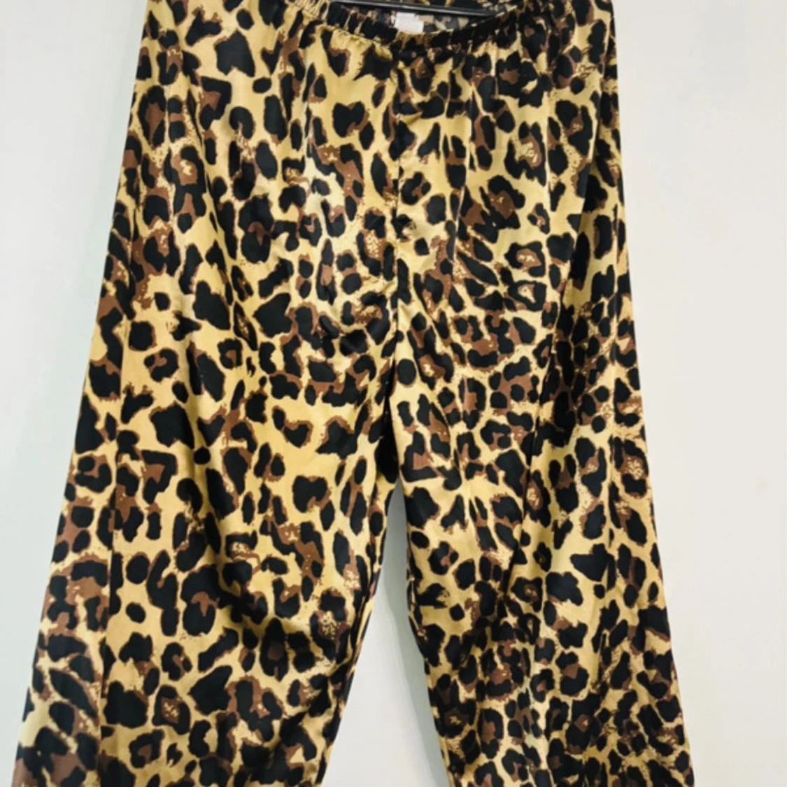 Leopardmönstrad pyjamasskjorta i satin - 2