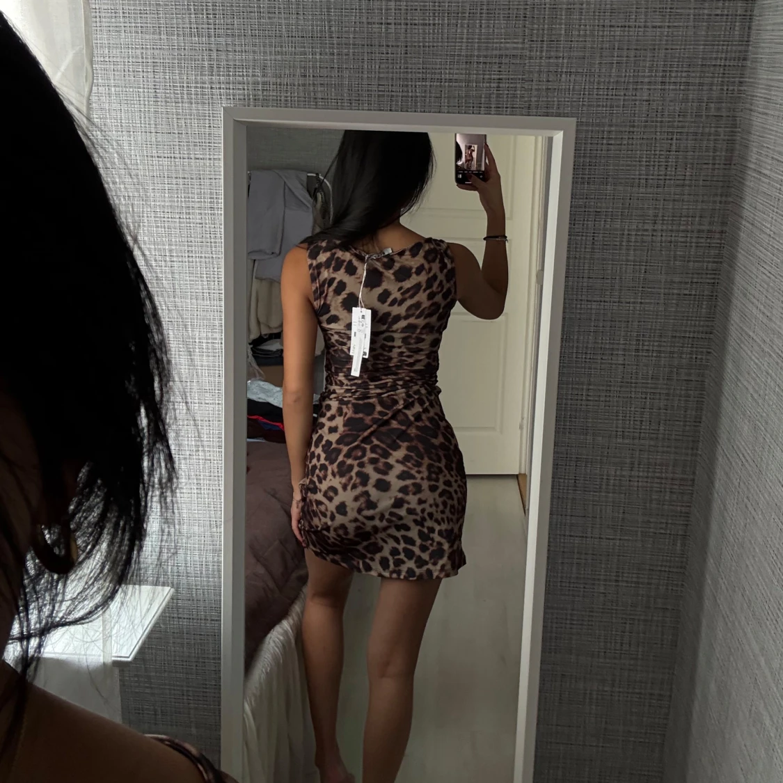 Leopardmönstrad tight kortklänning - 1