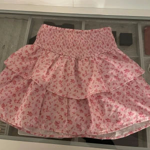 Kjol - En rosa kjol från Young Gina jättefin 