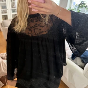 Svart blus från Zara - Svart blus från Zara
