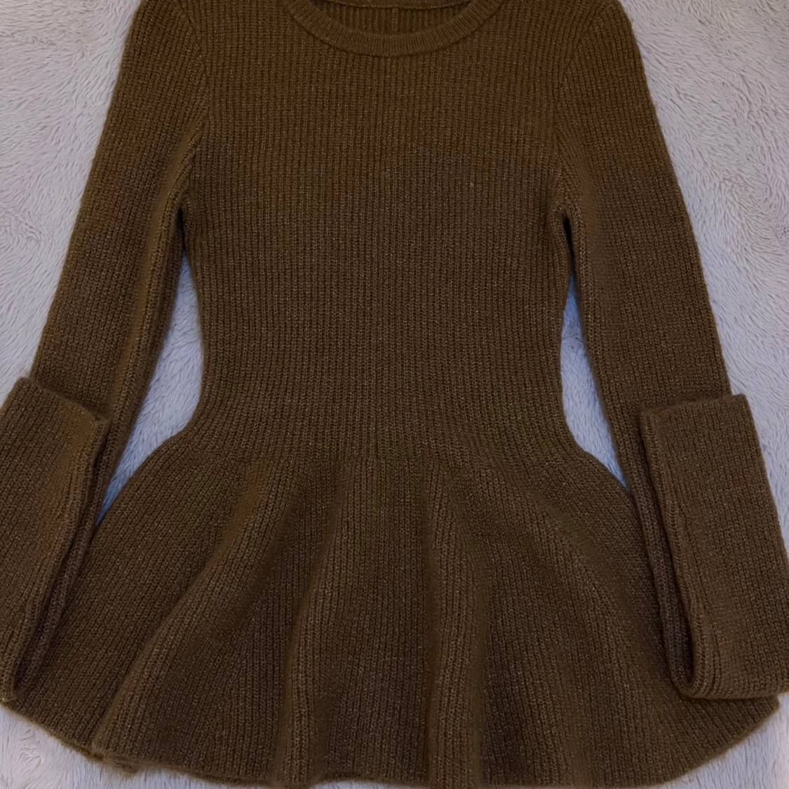 Brun stickad peplumtröja🤎