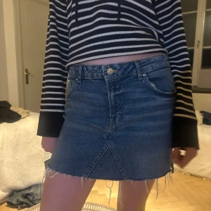 Jeans kjol - Snygg jeans kjol från H&M❤️Perfekt för många tjejer!!!