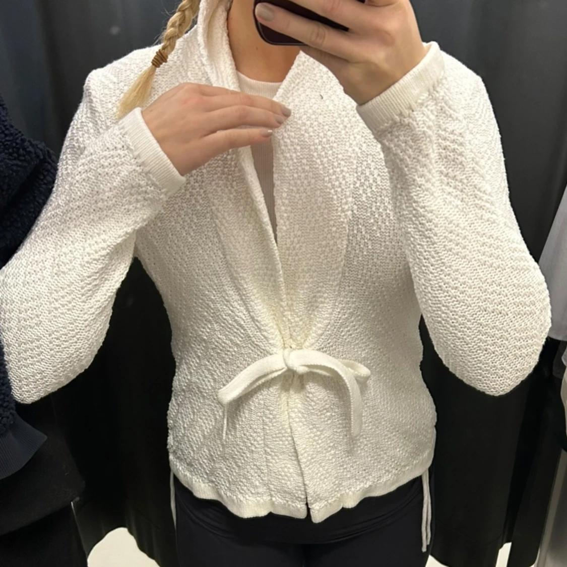 Vit kofta med knytband