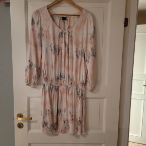 Klänning/ tunika från Gina Tricot st 38 - I bra begagnat skick 