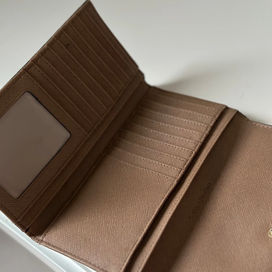 Svart plånbok från Michael Kors - 1