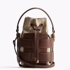 Brun och beige bucket bag med snörning - Säljer den populära vicket väskan från H&M som jag aldrig använt utan endast tagit bort prislapp på. 🩷