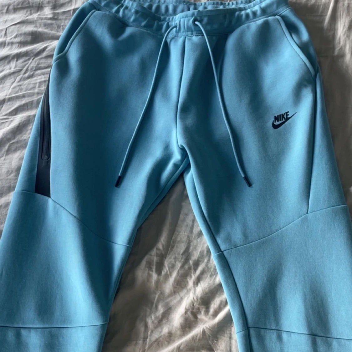 Blåa mjukis/träningsbyxor från Nike
