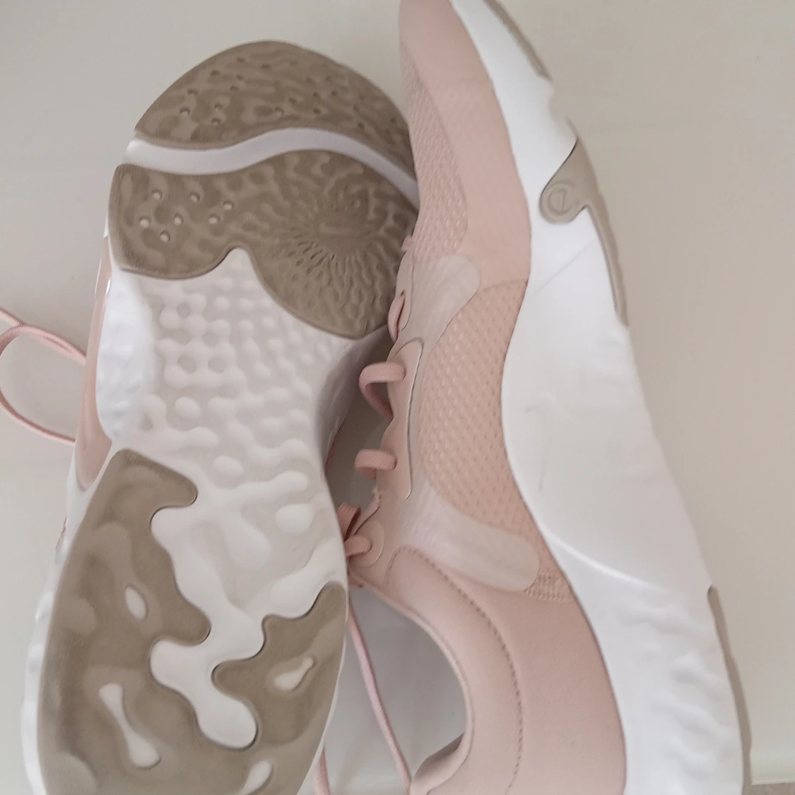 Nike rosa sneakers strl 39 - 1