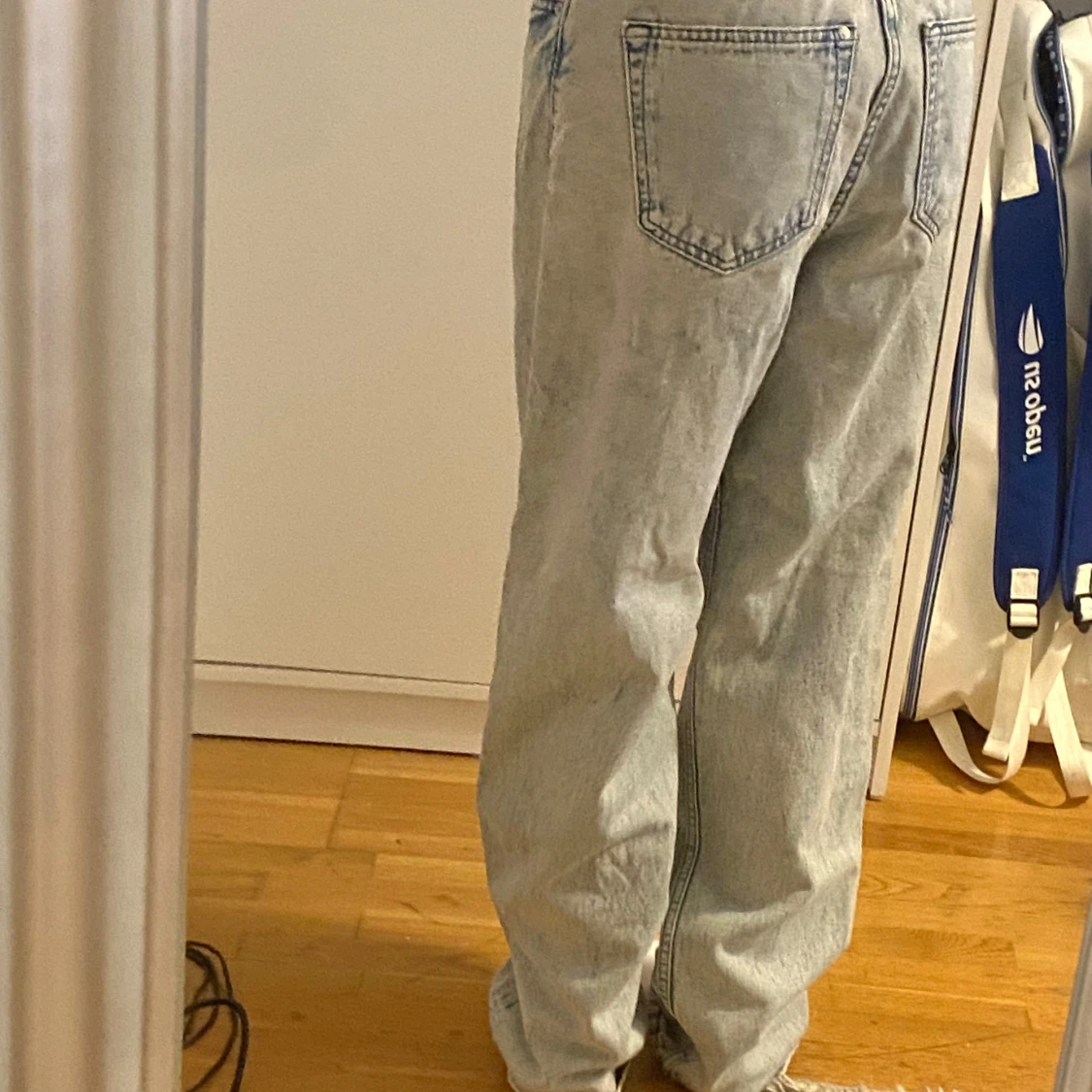 Loose fit ljusblå jeans från H&M - 1