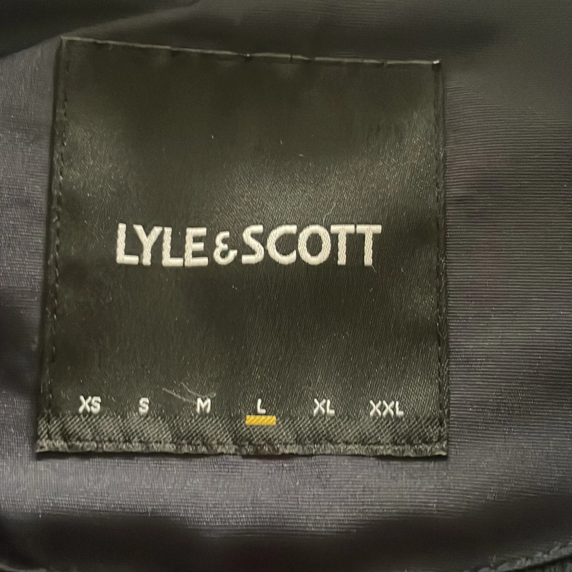 Mörkblå vindjacka från Lyle & Scott L - 1