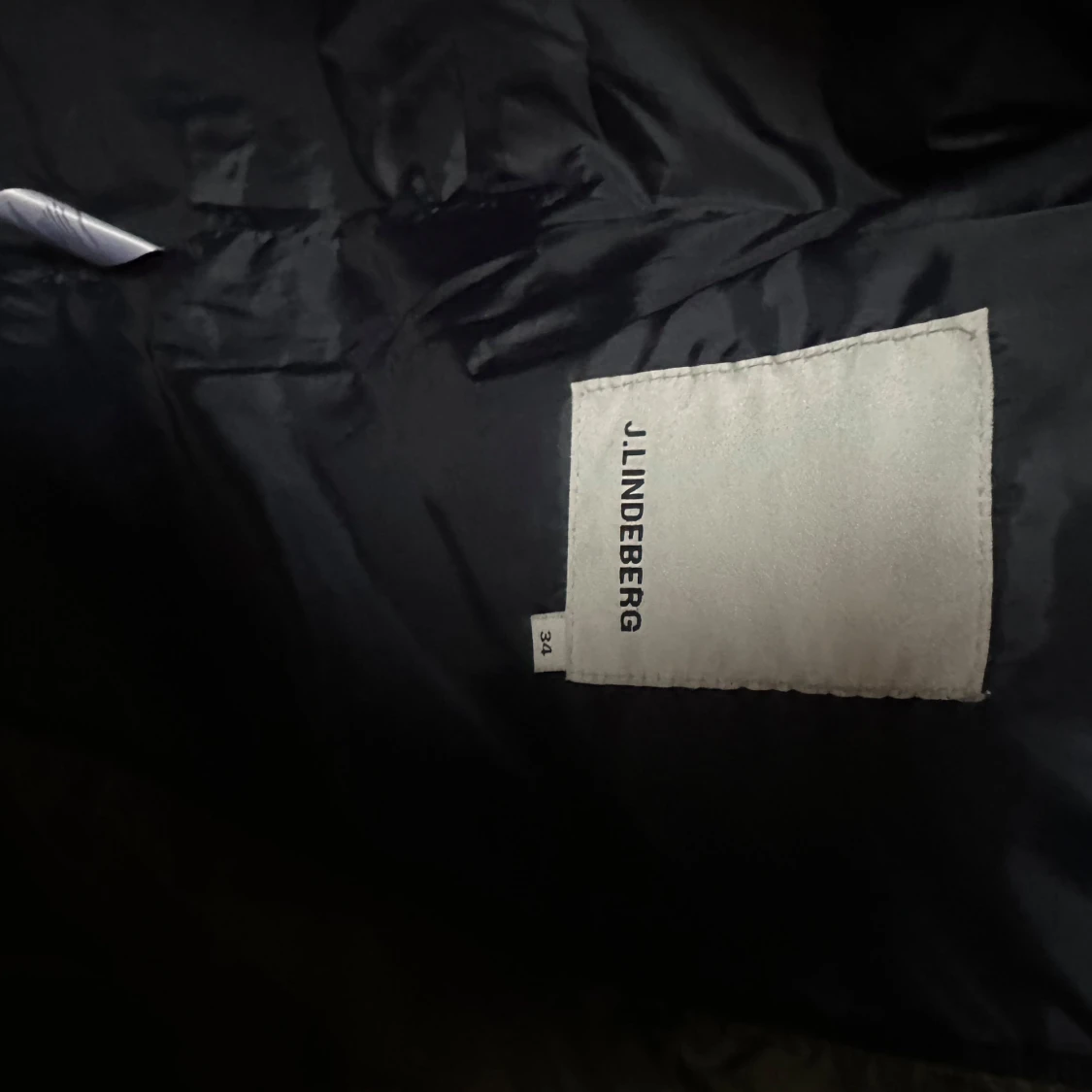 Olivgrön dunjacka från J.Lindeberg - 1