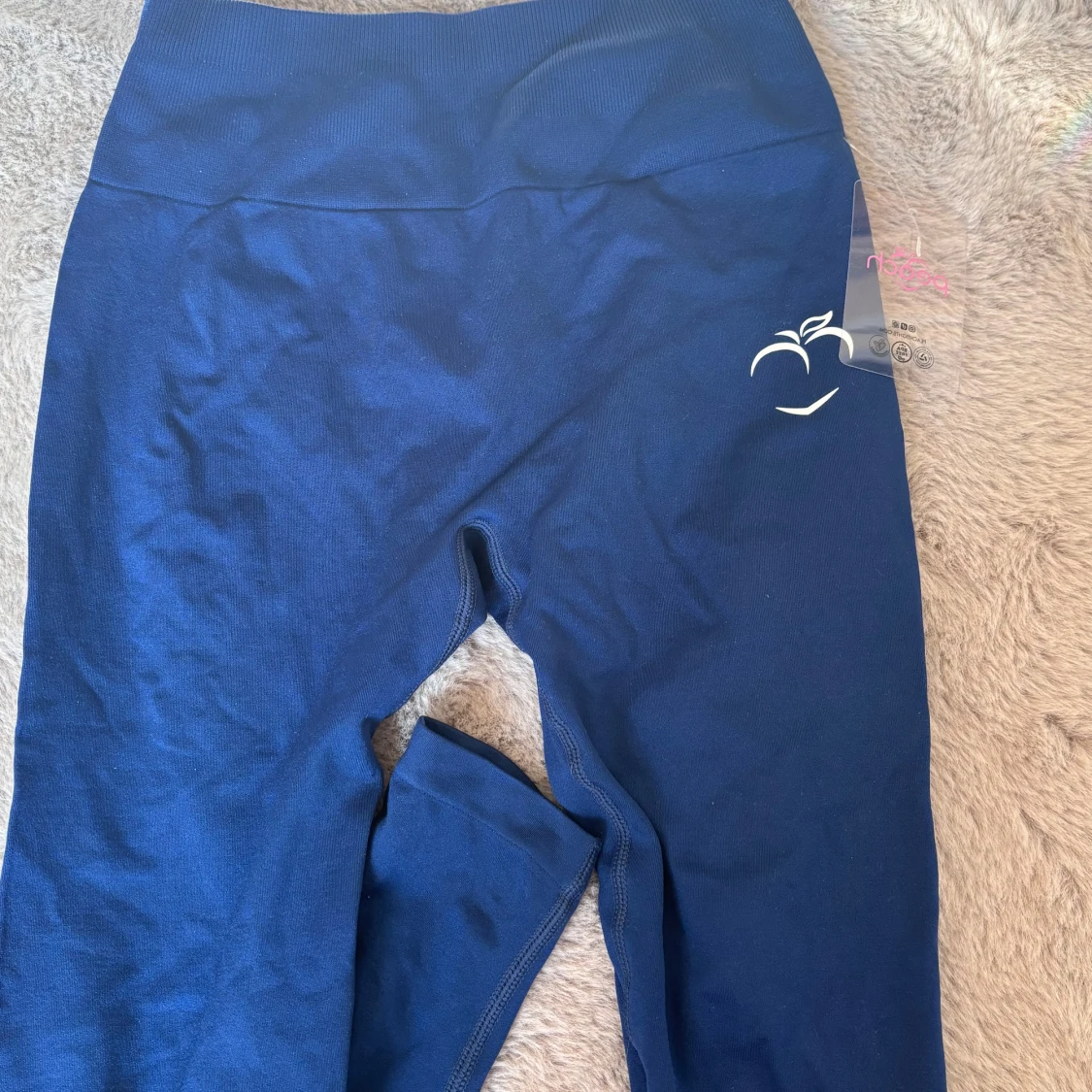 Mörkblå leggings från Peach