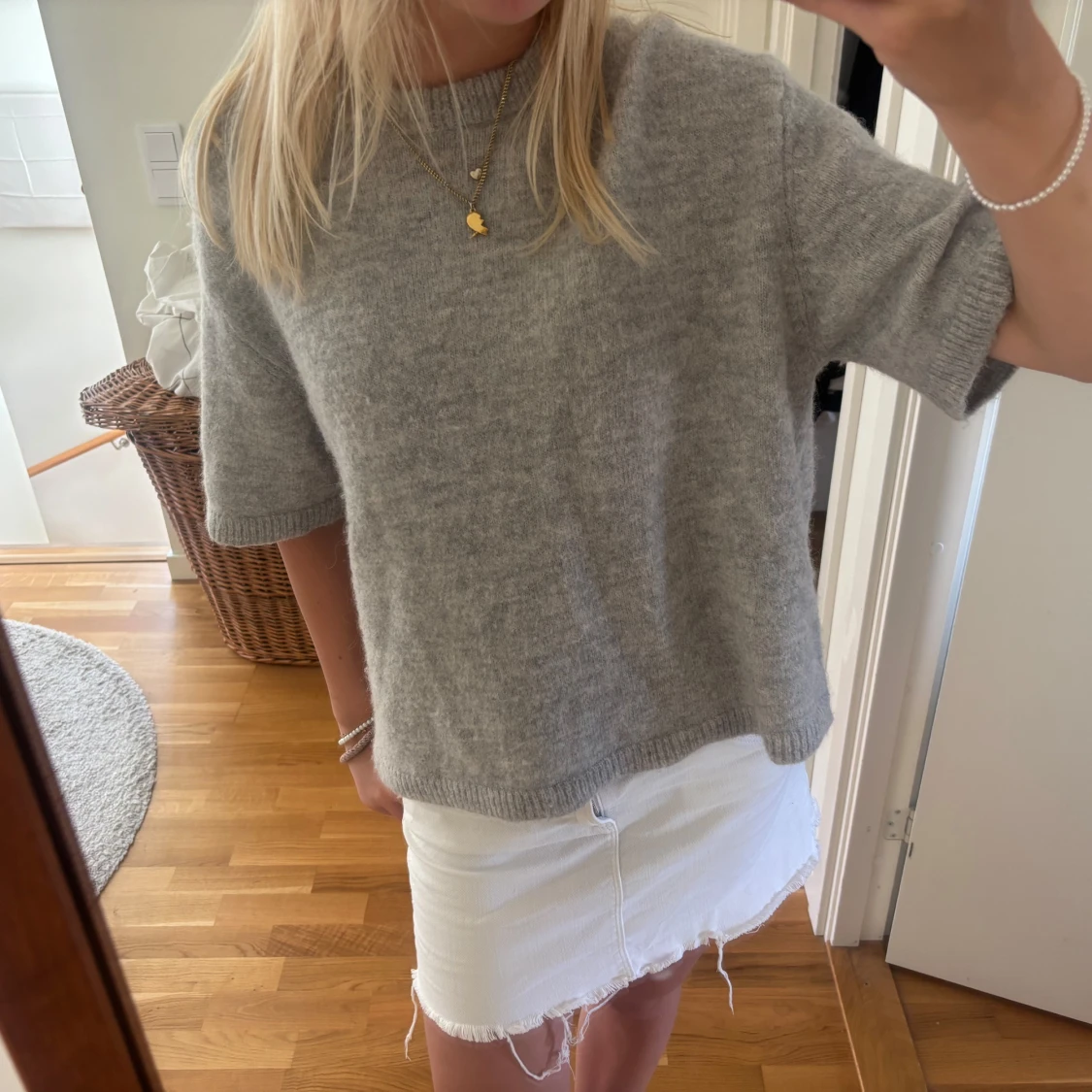 Grå stickad T-shirt 