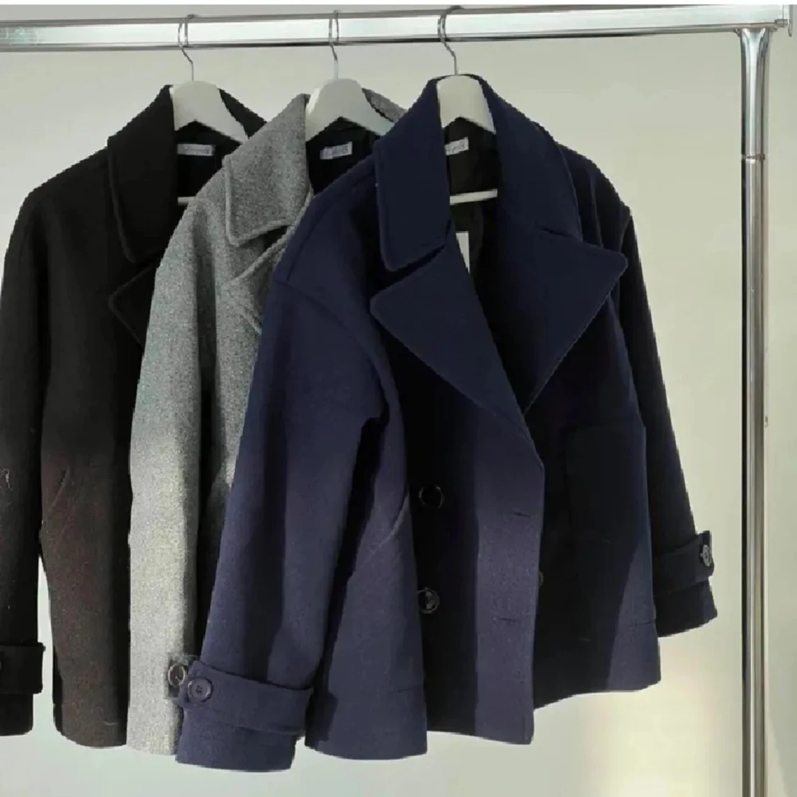 Stilren skepparkavaj i ullmix