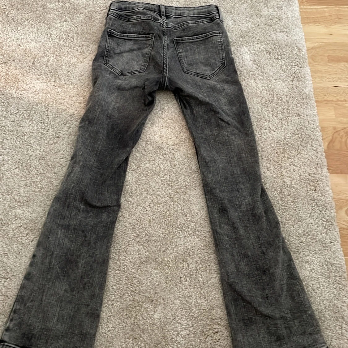 Grå bootcut jeans från H&M, stl 146 - 2