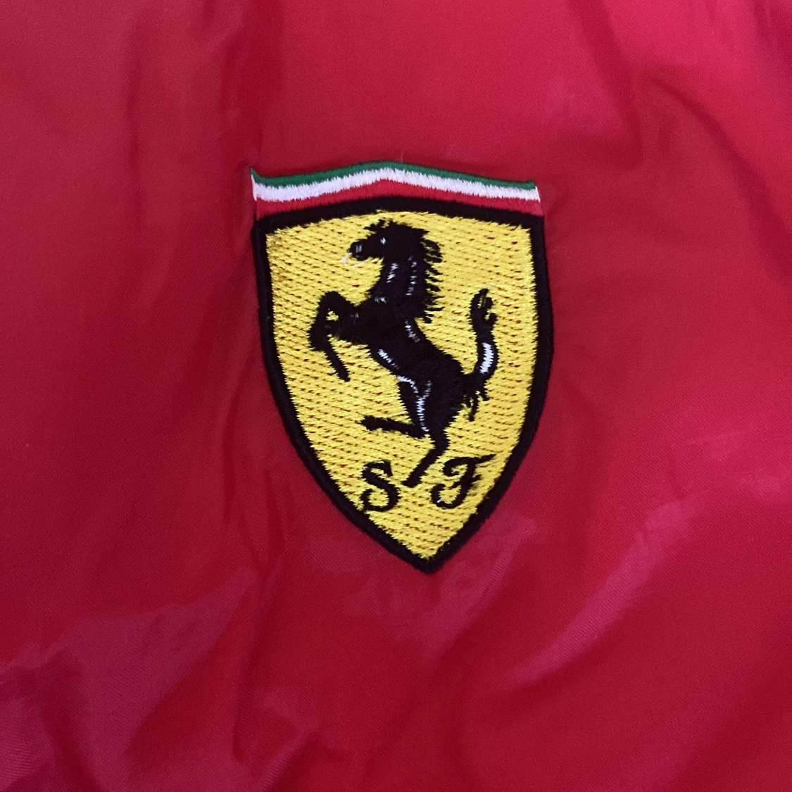 Röd Ferrari vindjacka med logga - 1