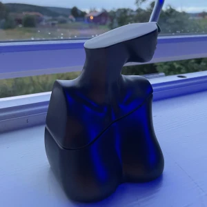 Eilish No. 2 Eau de Parfum 100ml - Inte använd så mycket, inte min doft helt enkelt😊 Finns inga märken på flaskan.