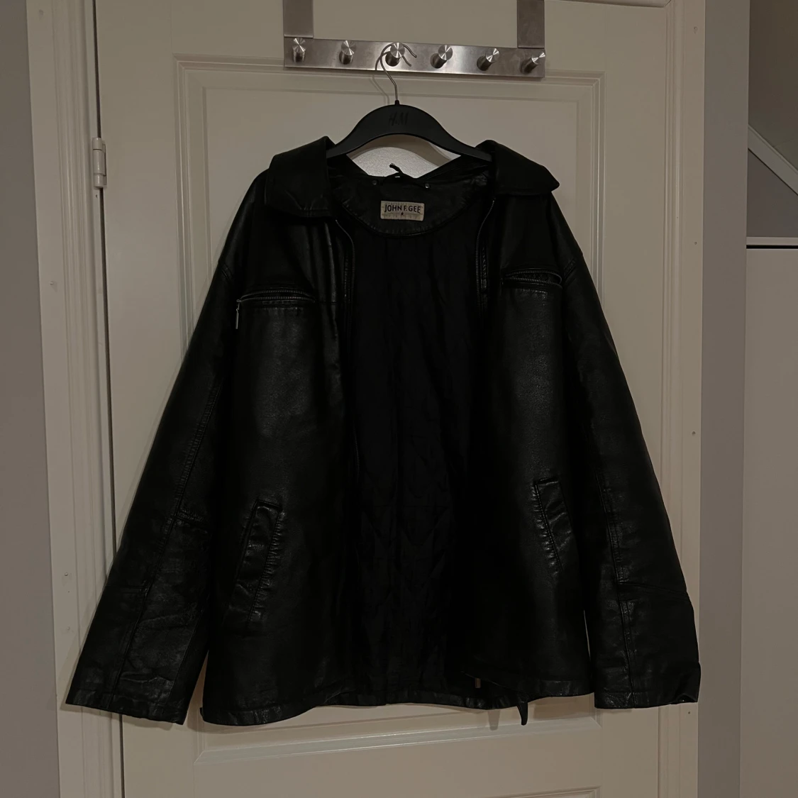 Svart skinnjacka från John F. Gee