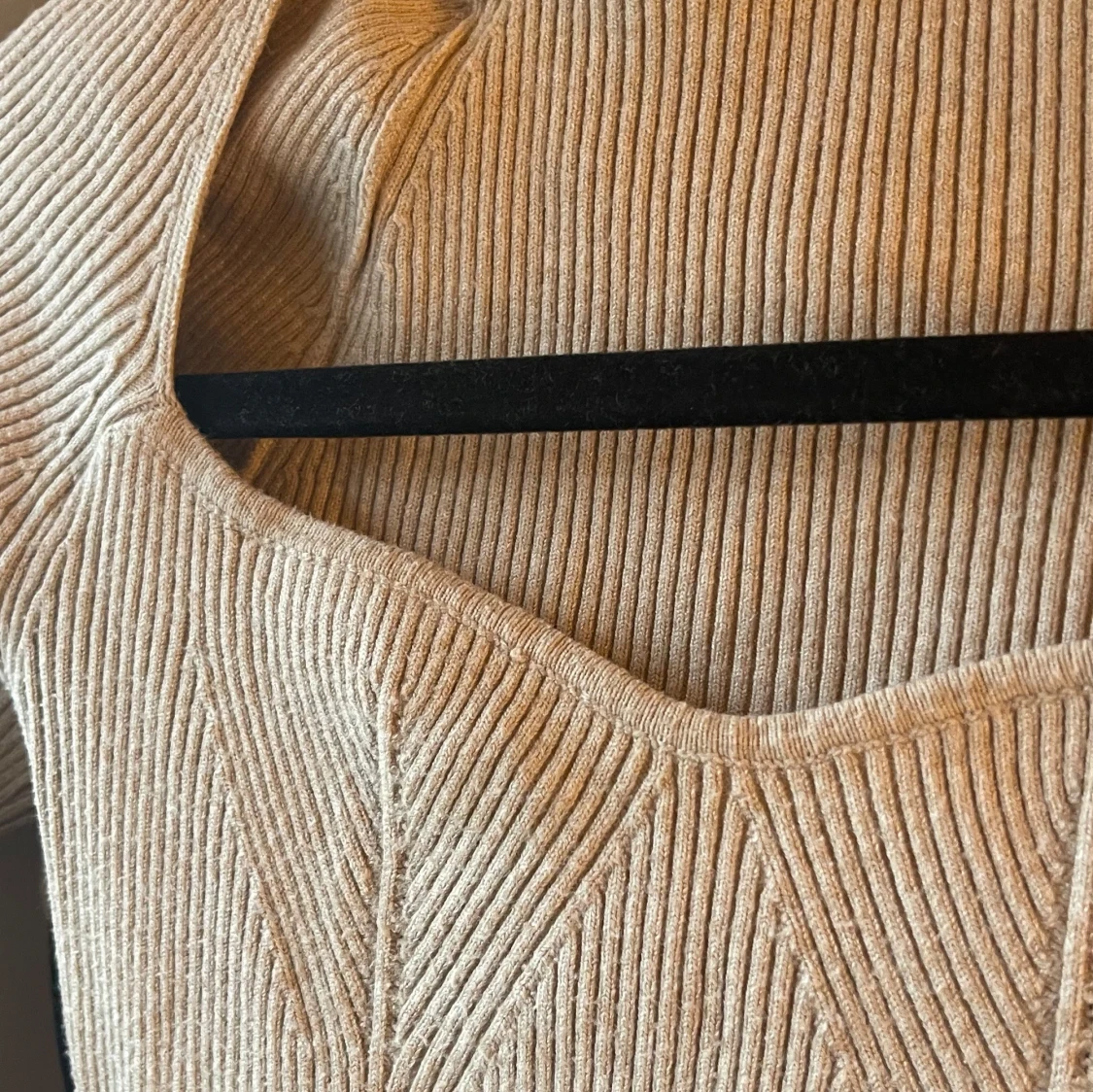 Beige ribbad långärmad topp - 1