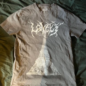 Destroy Lonely Forever Tour T-Shirt - T-Shirt från Destroy Lonelys forever tour köpt i Köpenhamn för 600 kr , Säljer då den inte kommer till användning längre 