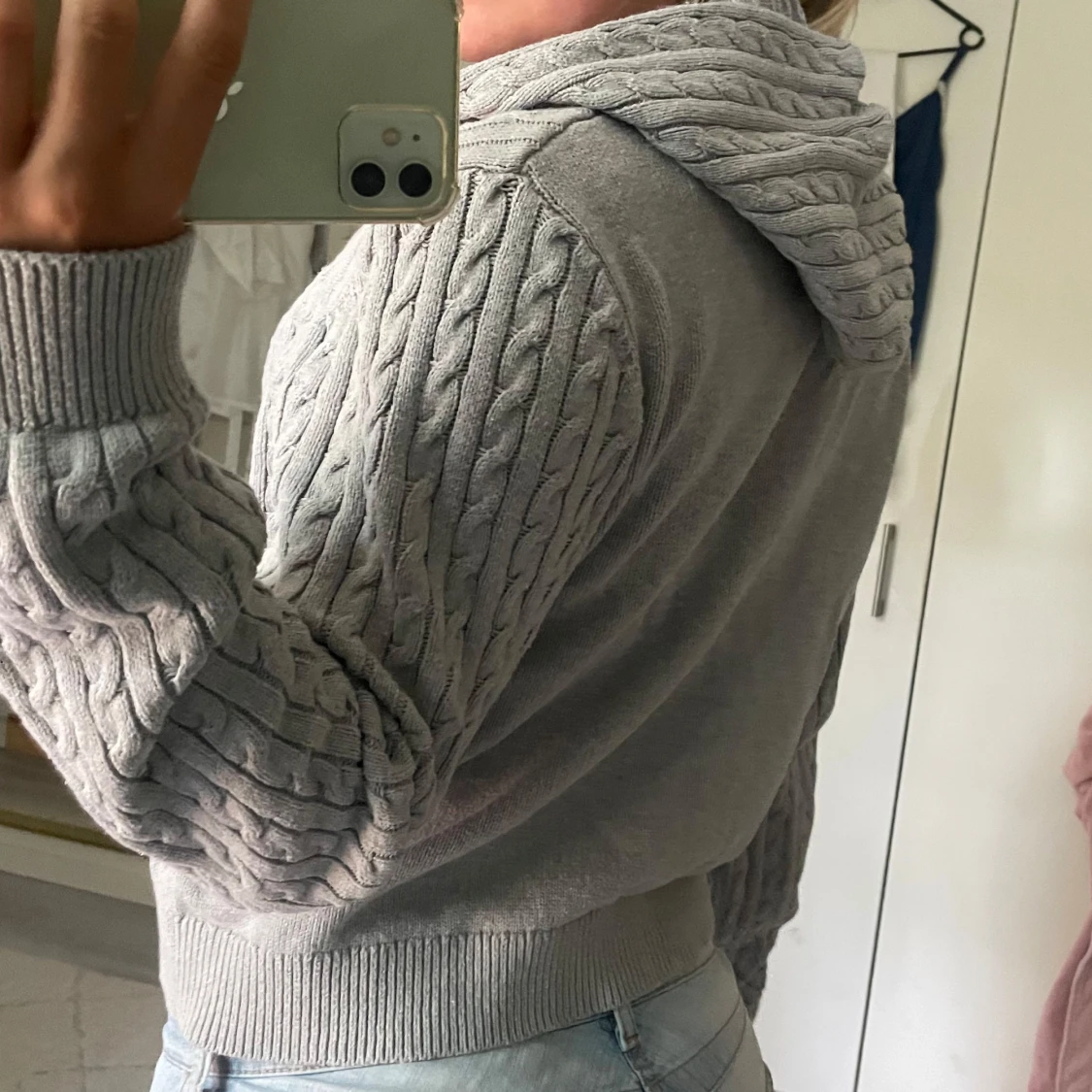 Grå stickad hoodie med dragkedja - 1