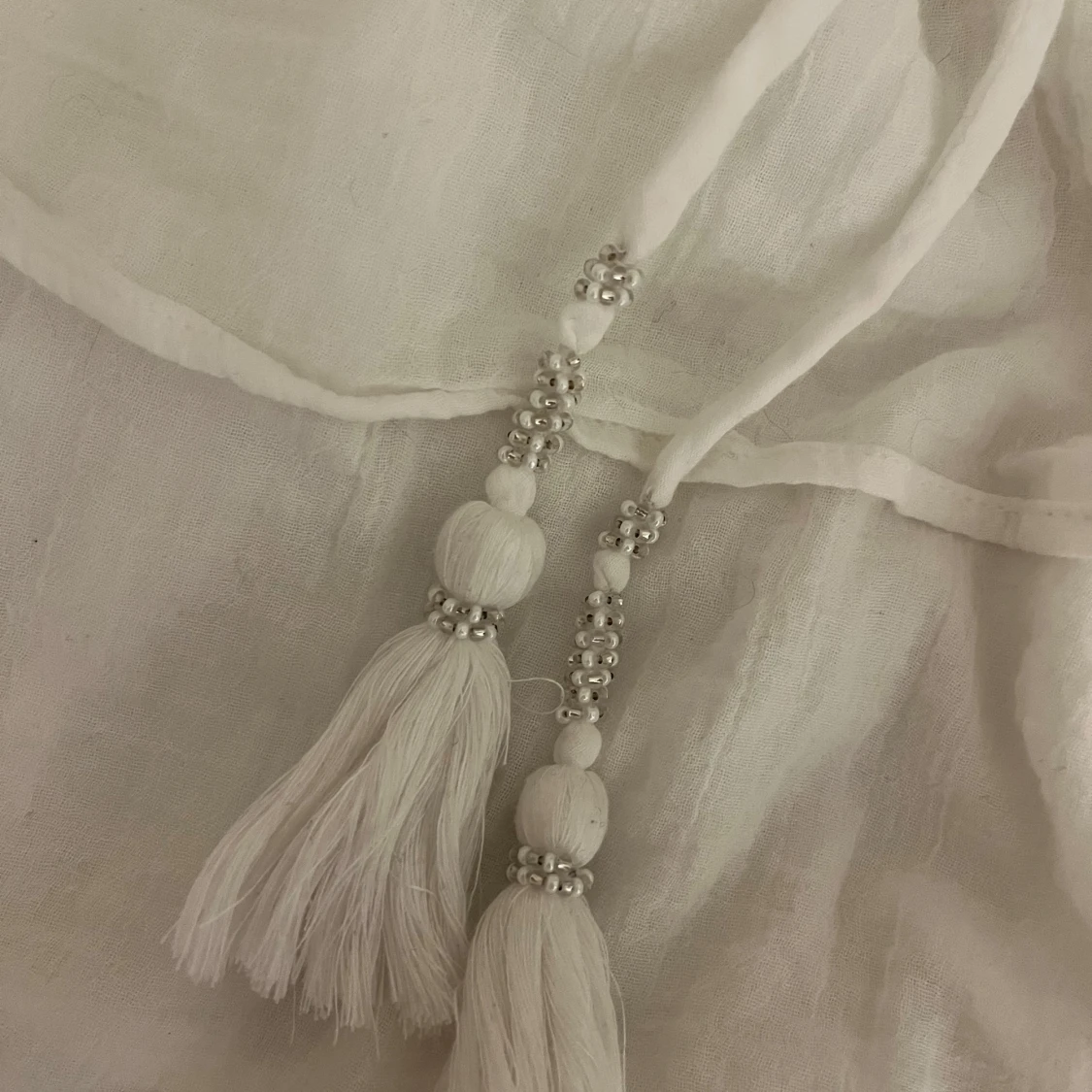 Vit volangkjol med snörning - 2