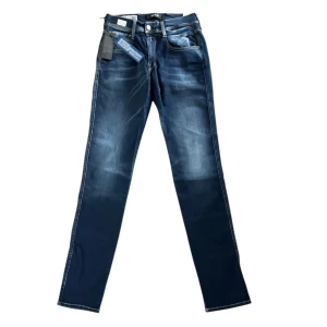HELT NYA REPLAY ANBASS JEANS  - Helt nya replay anbass hyperflex jeans - Storlek 28/32 Längd: 104cm/Midija:35cm - hör av dig vid minsta fundering// Deluxecloset 