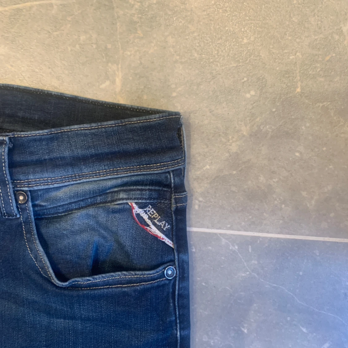 Replay Hyperflex mörkblå jeans aldrig använda  - 4