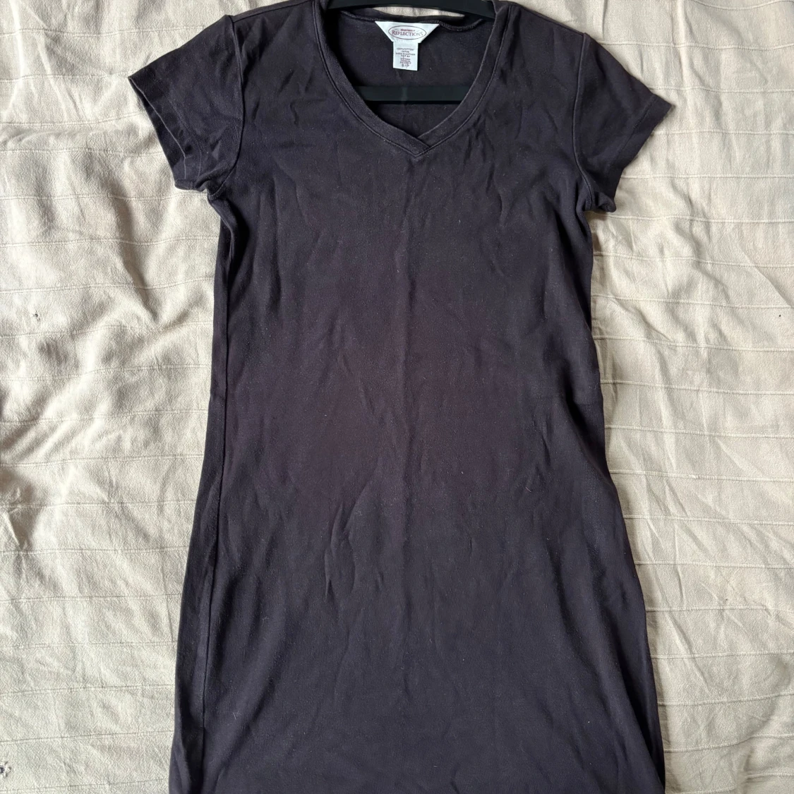 Svart knälång t-shirtklänning