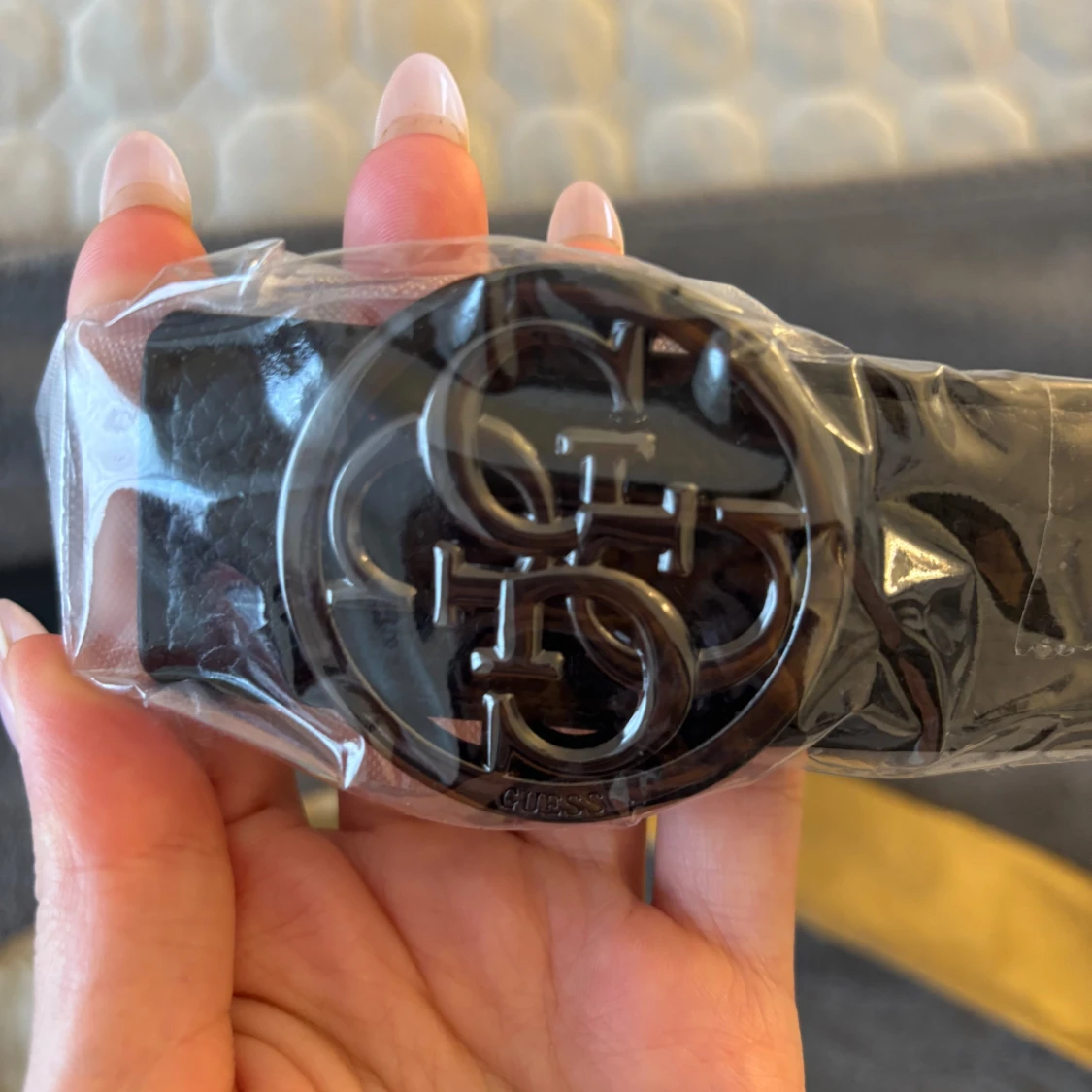 Svart skärp från Guess med metallspänne - 1